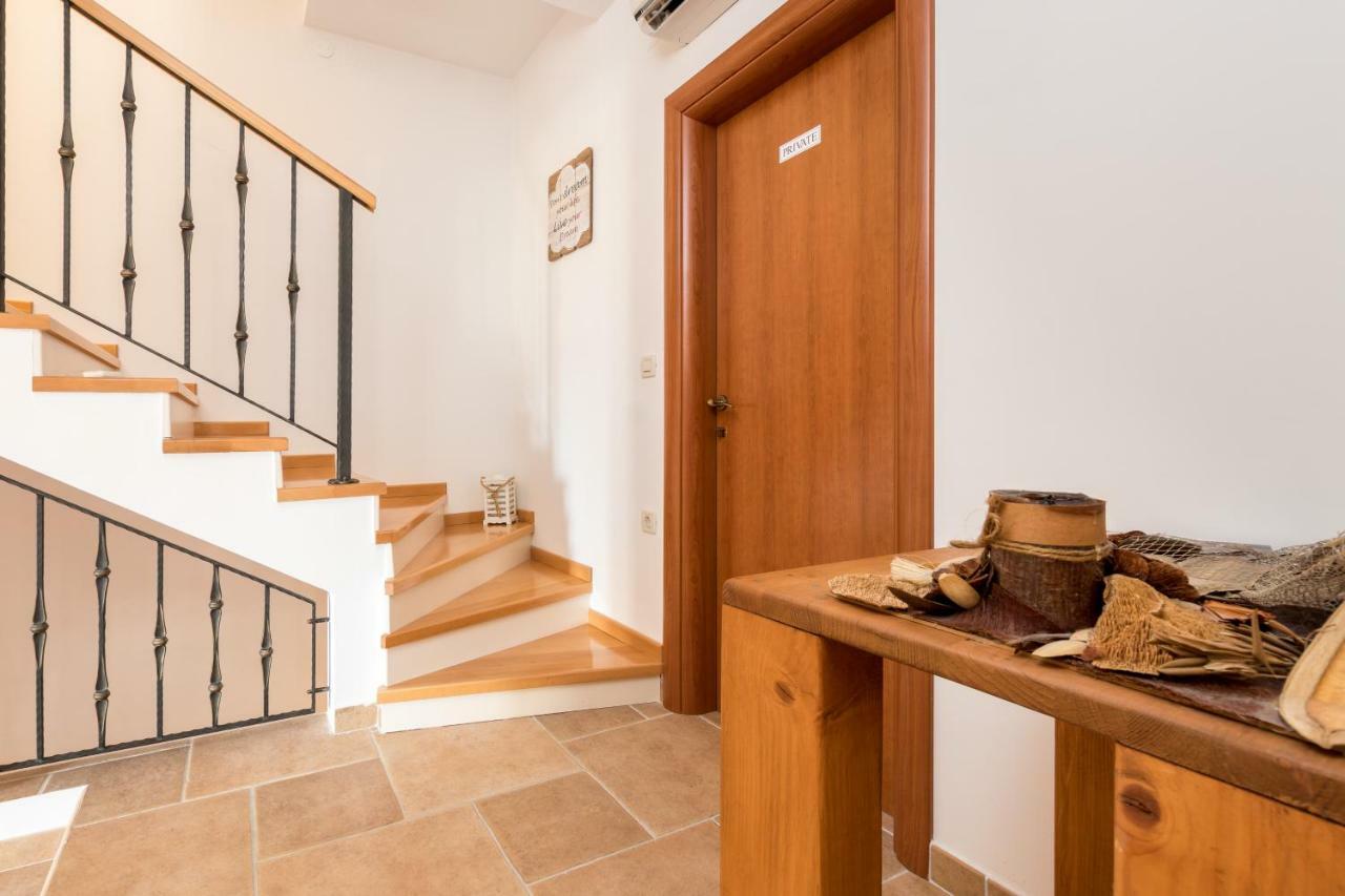 Holiday Home Harmony Žrnovnica Εξωτερικό φωτογραφία